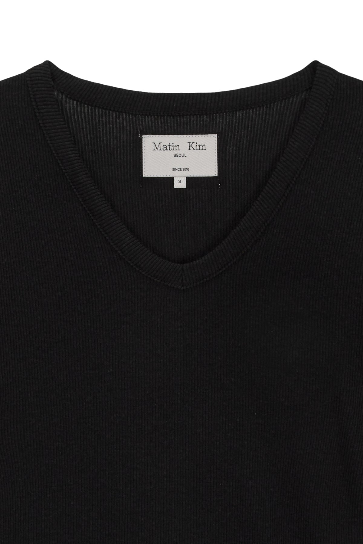 [matinkim] STITCH V NECK SLIM LONG SLEEVE IN BLACK