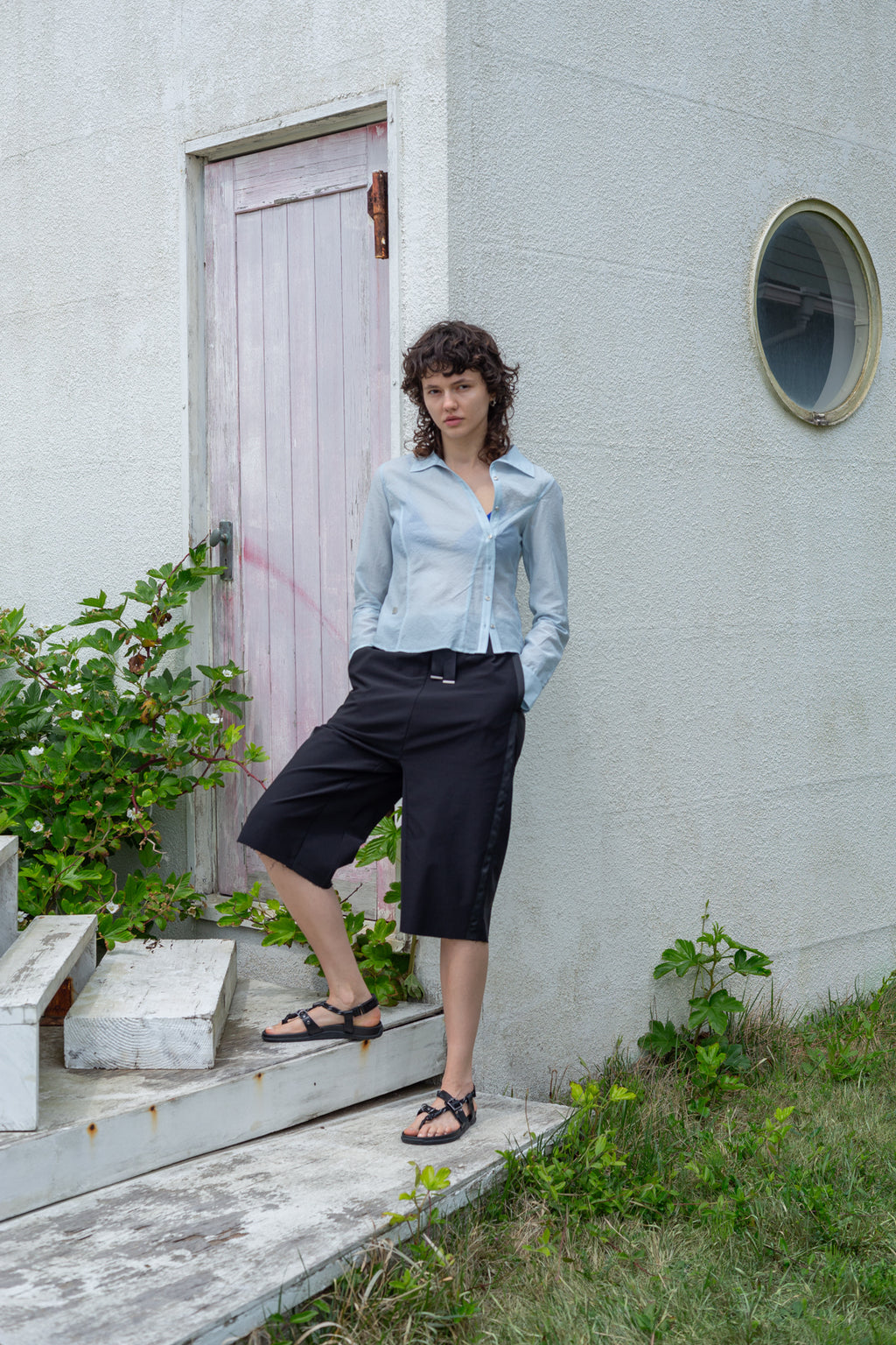 [matinkim] SIDE TAPING BERMUDA PANTS IN BLACK