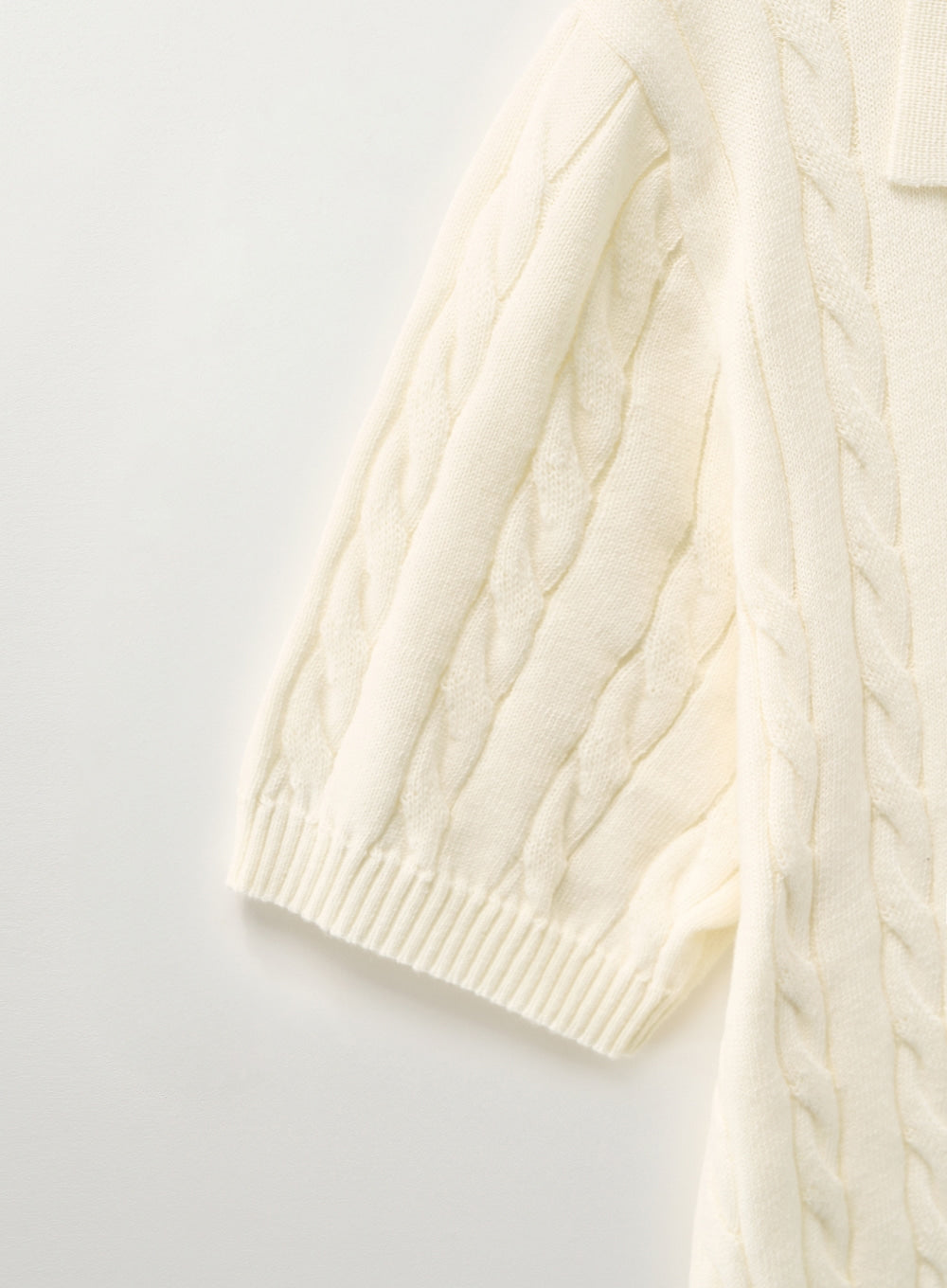 [satur] (W) Cable Collar Half Knit - Cream
