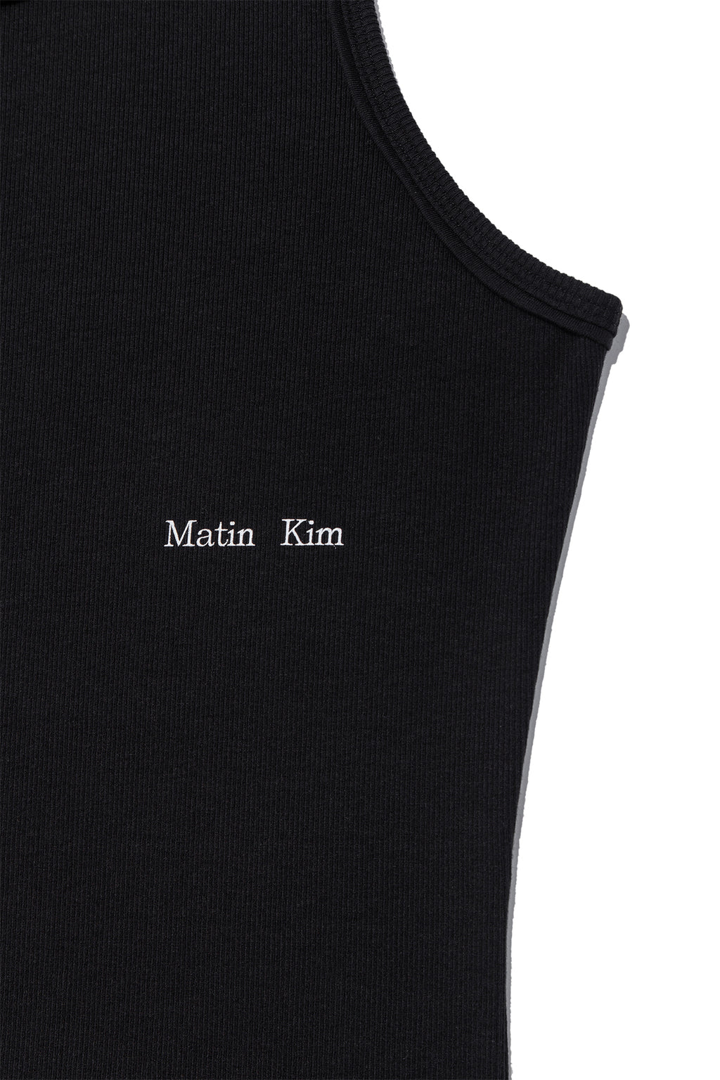 [matinkim] SMALL LOGO PINTUCK SLEEVELESS TOP FOR MEN IN BLACK