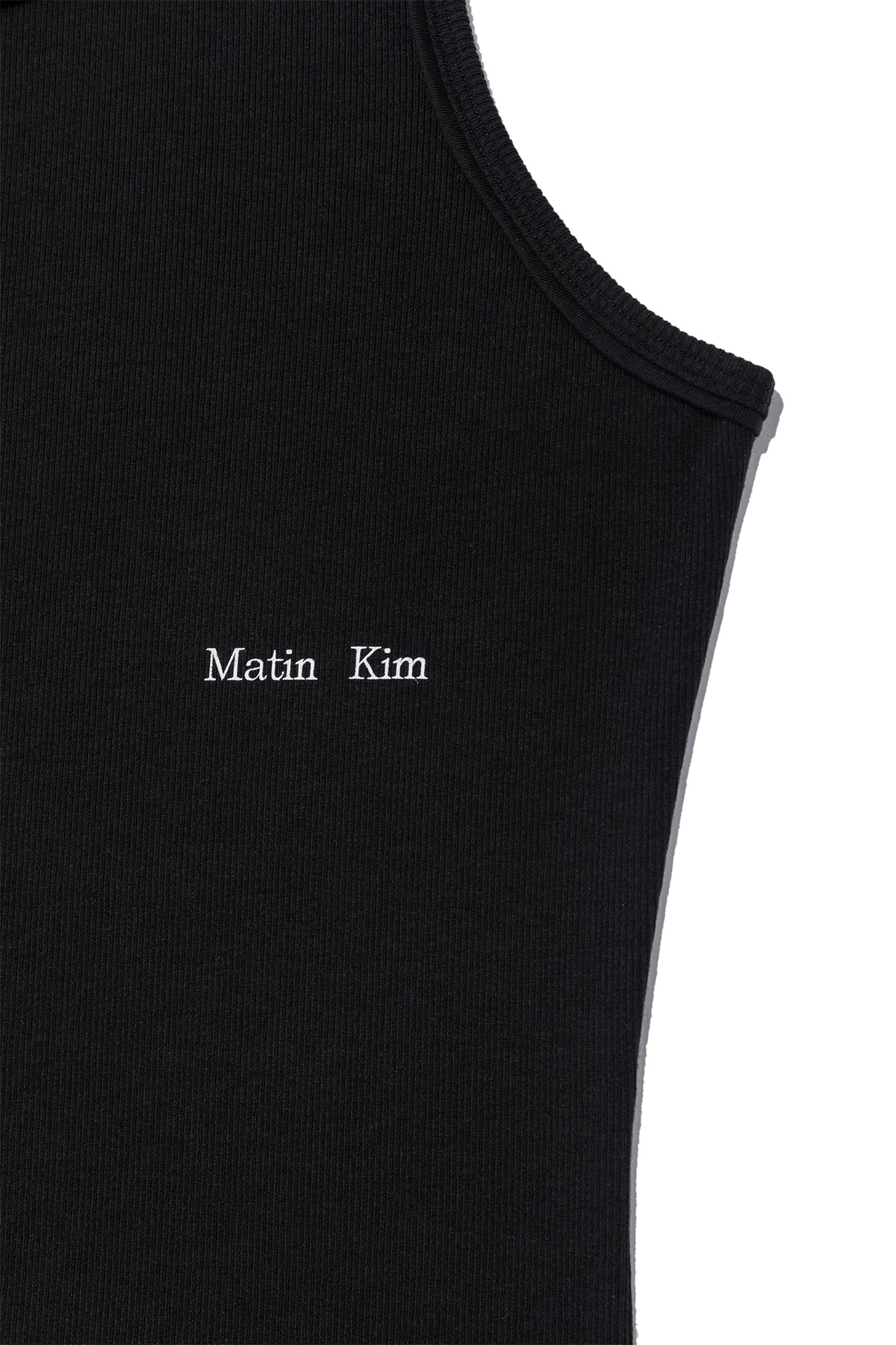[matinkim] SMALL LOGO PINTUCK SLEEVELESS TOP FOR MEN IN BLACK