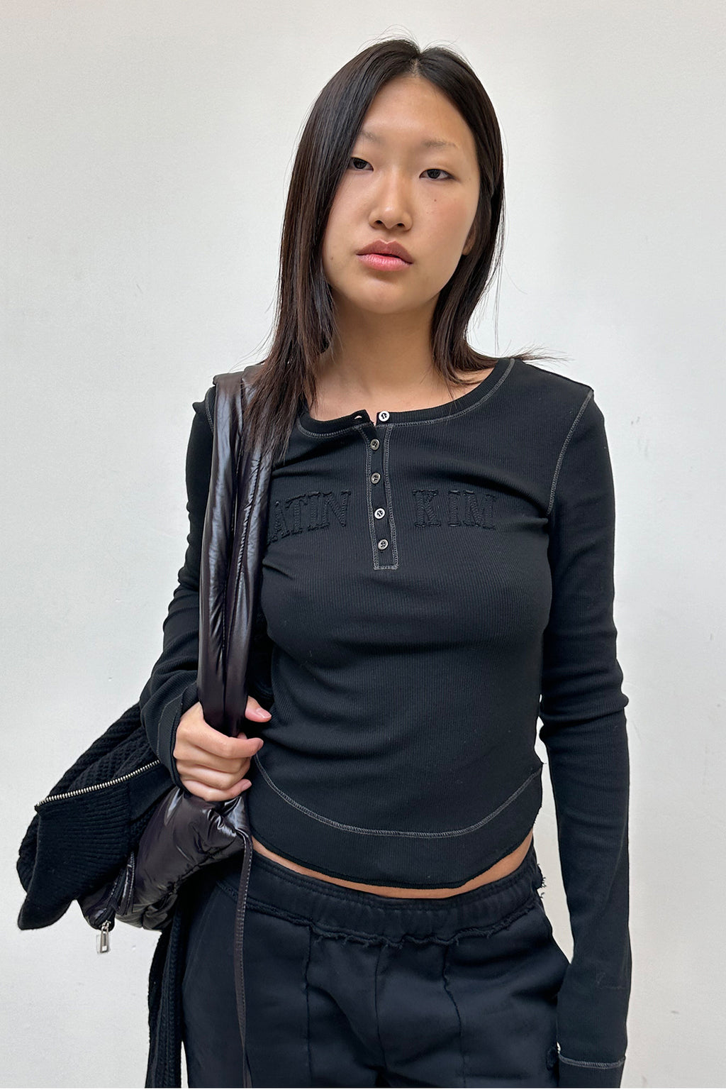 [matinkim] APPLIQUE LOGO HENLY NECK SLIM TOP IN BLACK