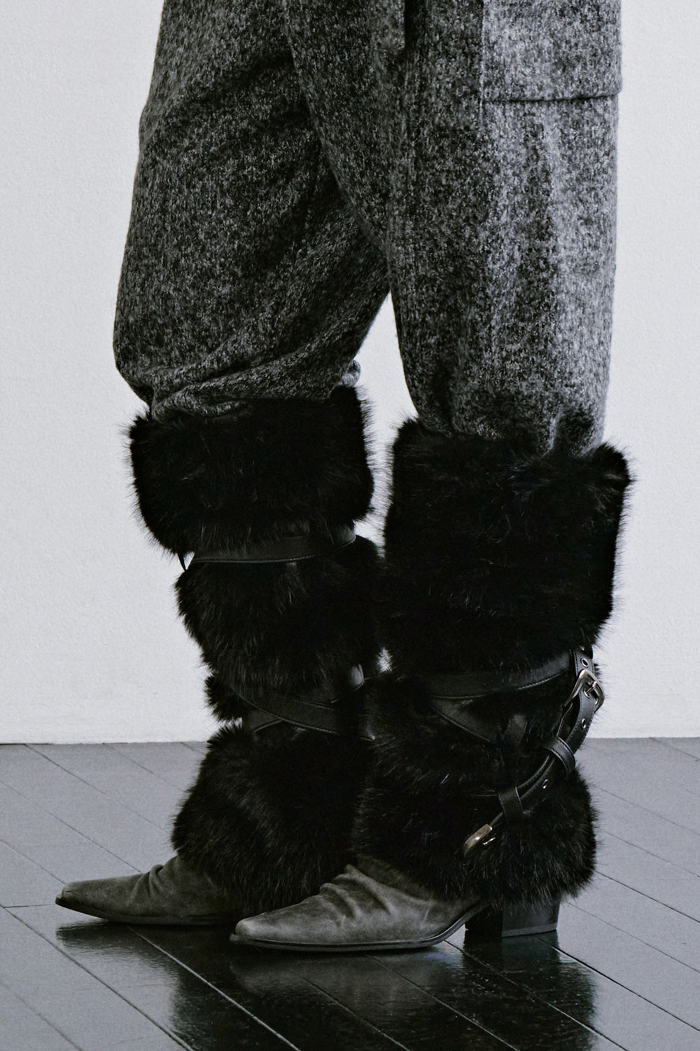 Treemingbird Leather-Buckled Faux-Fur Leg Warmers Black