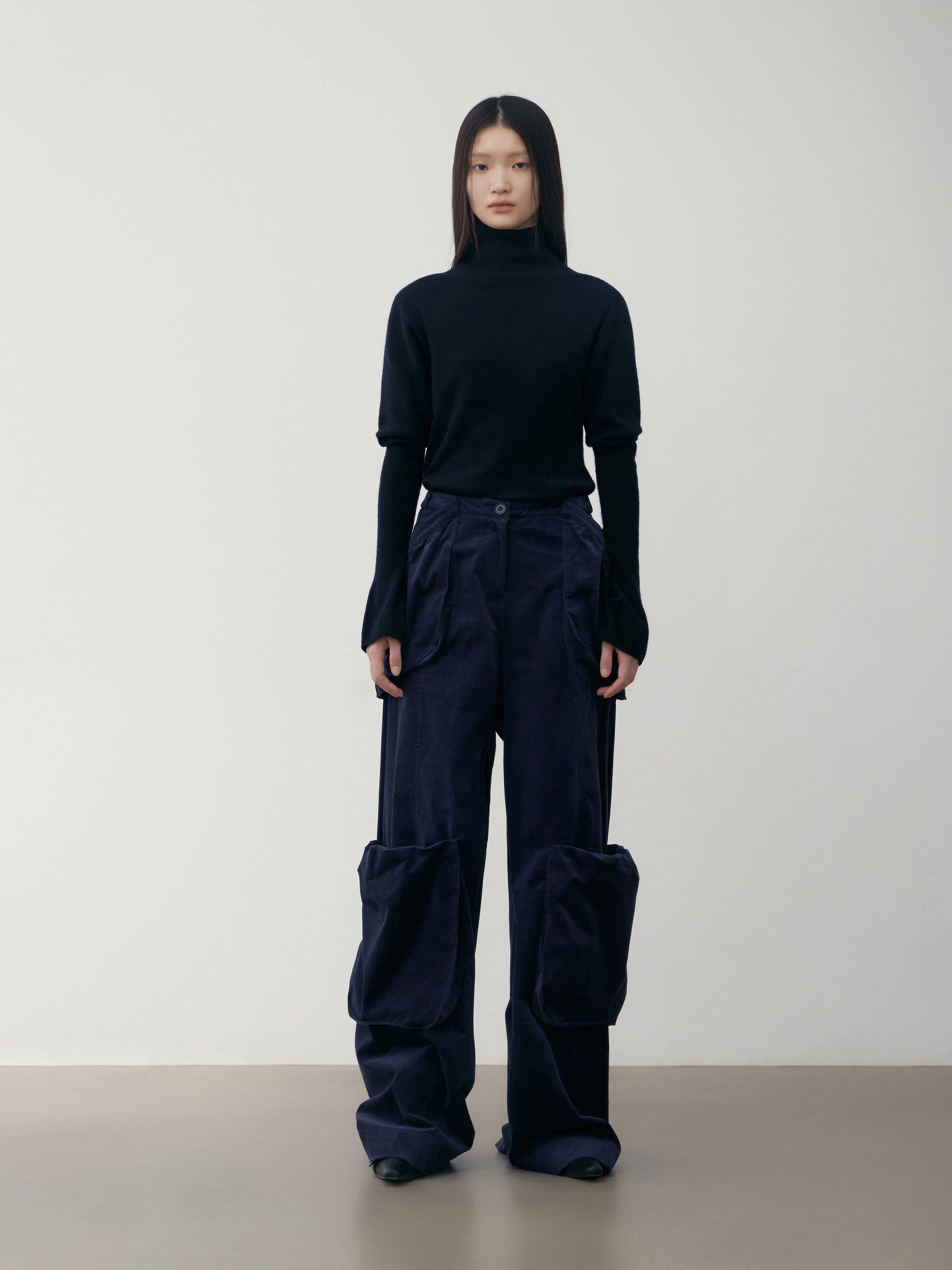 [low_classic] CORDUROY BUBBLE POCKET PANTS
NAVY