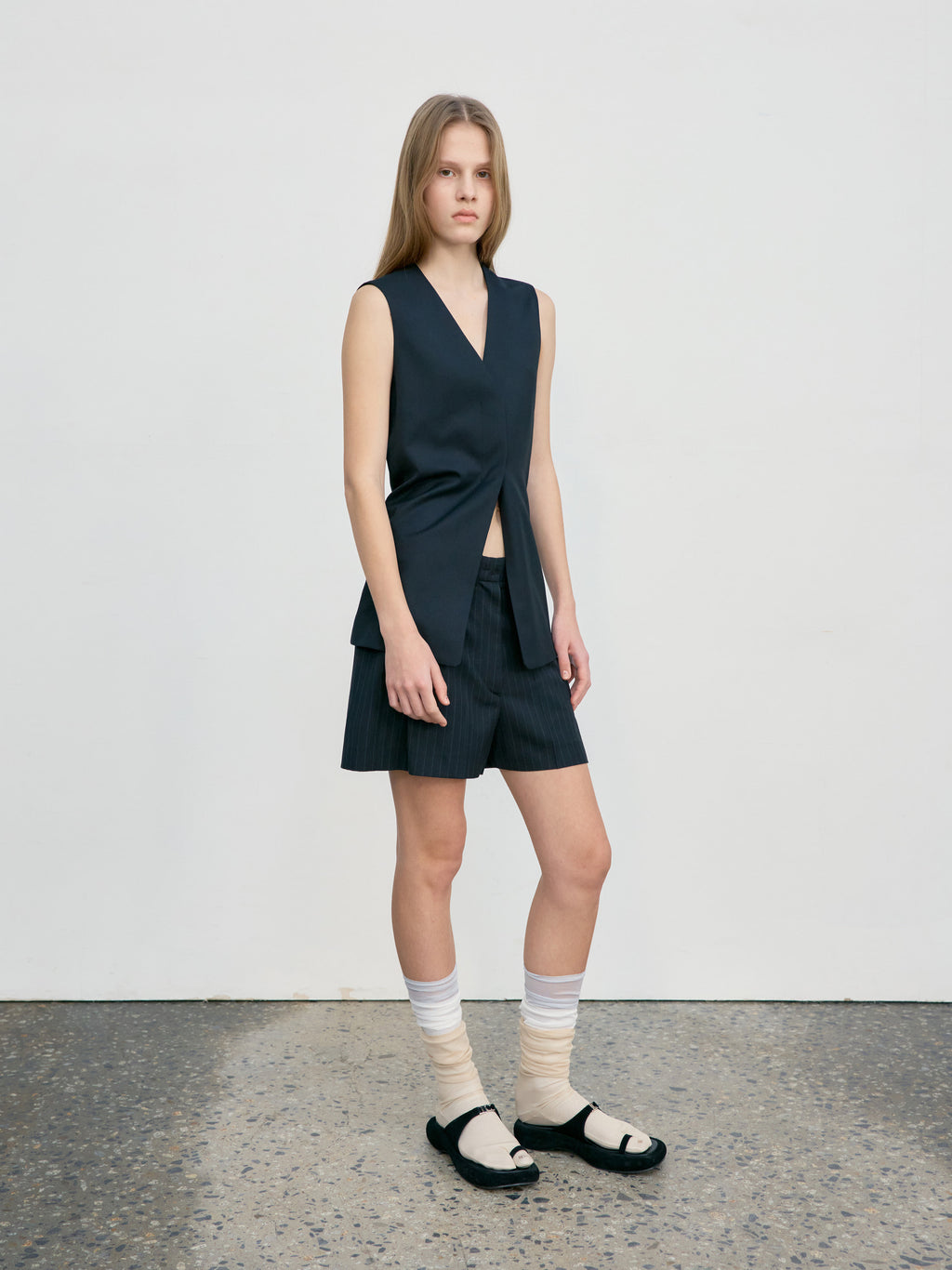 [Low Classic] Waist Point Wool Vest_Black