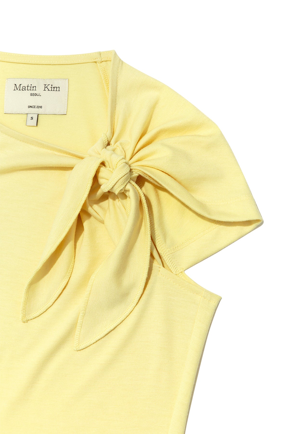 [matinkim] UNBALANCE TIED SHIRRING TOP IN LIGHT YELLOW