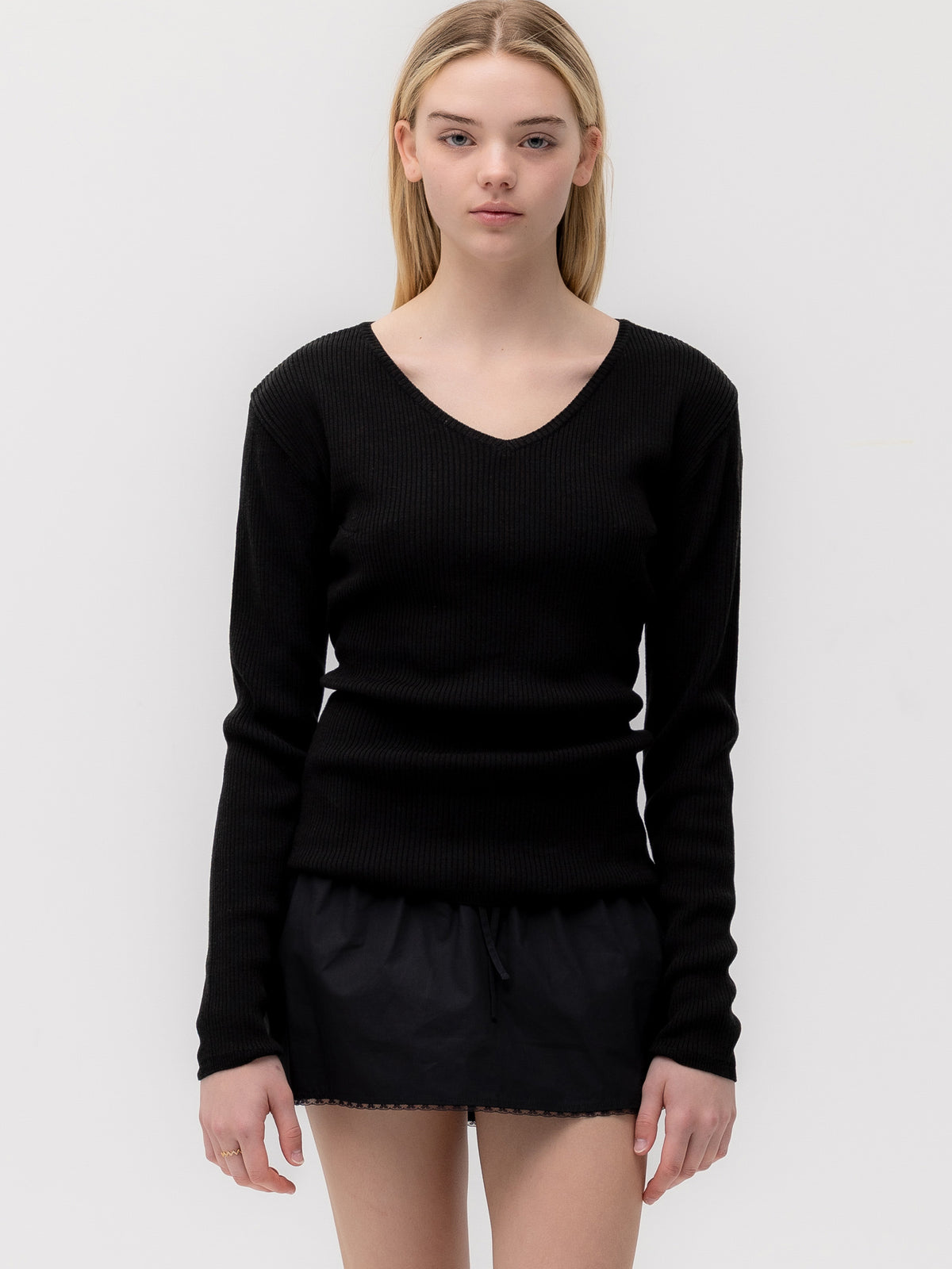GLOWNY G Classic Rib V-Neck Knit (Black)