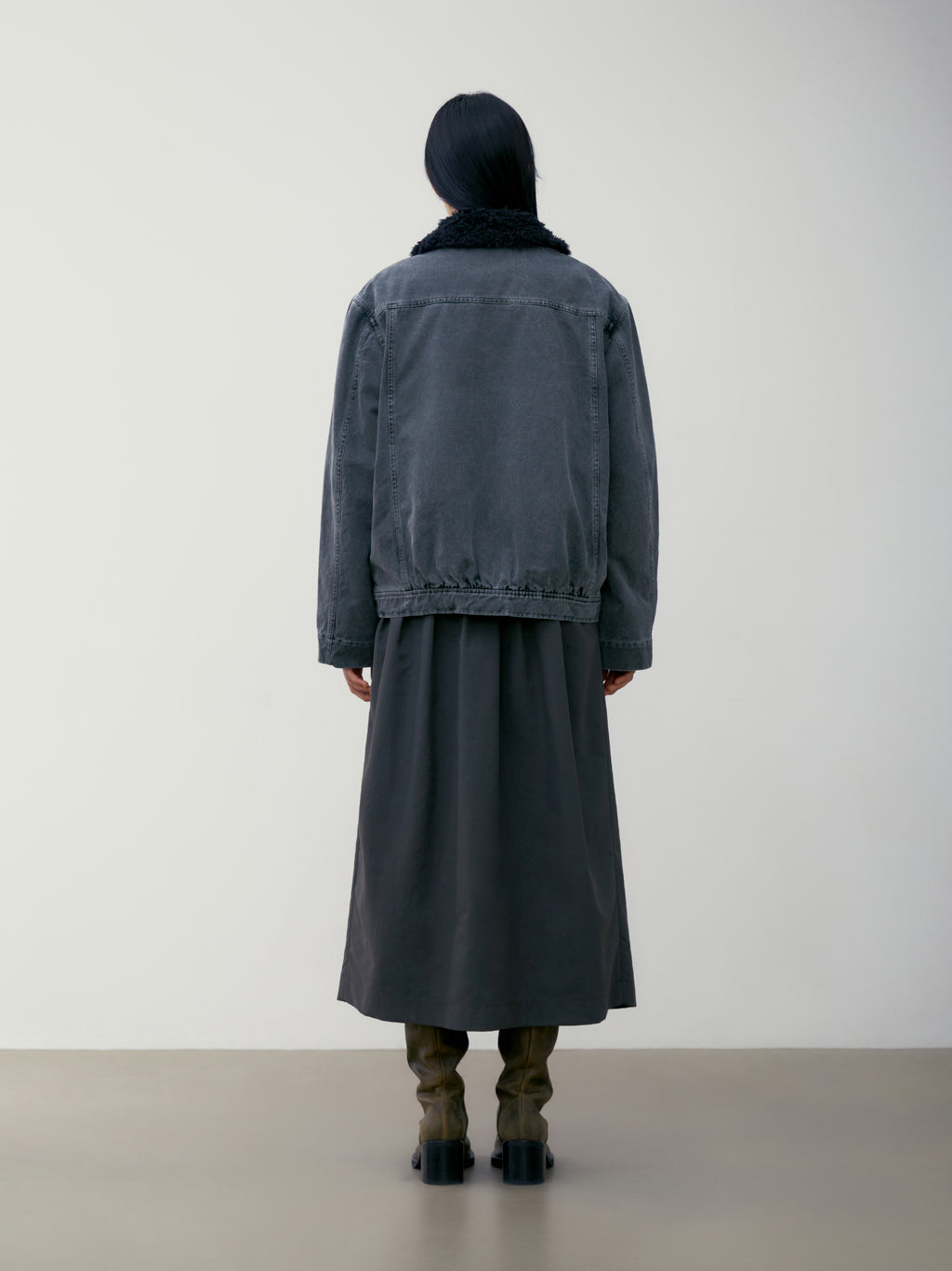 [low_classic] PIGMENT COTTON MUSTANG JACKET
CHARCOAL