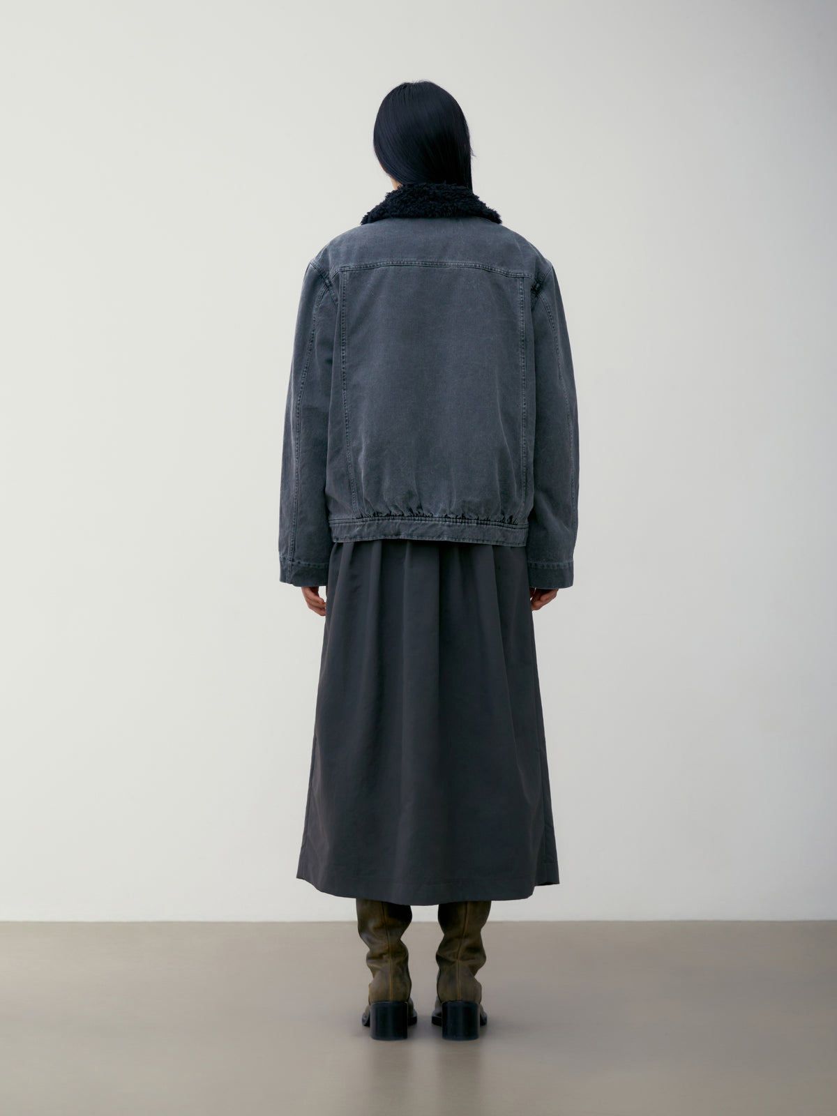 Low Classic Pigment Cotton Mustang Jacket Charcoal