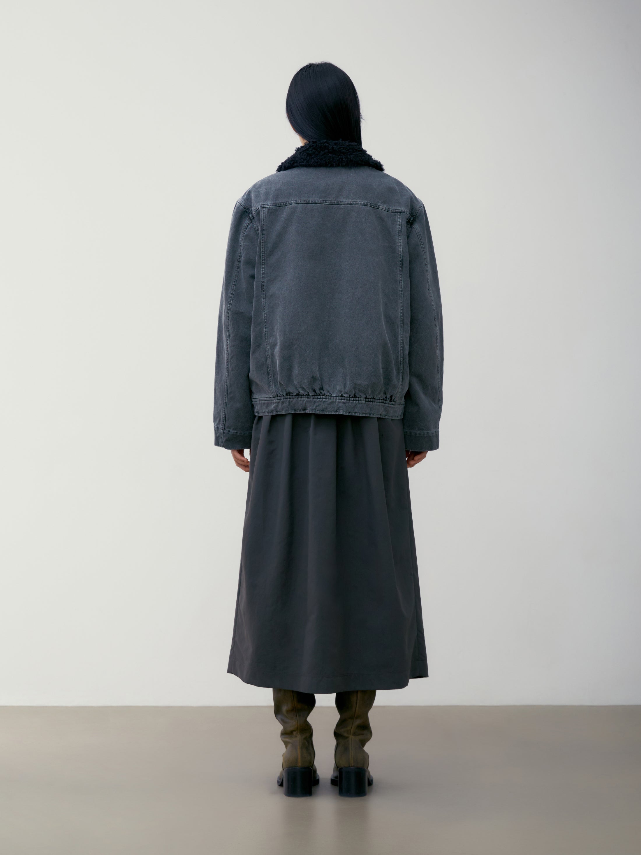 [low_classic] PIGMENT COTTON MUSTANG JACKET
CHARCOAL