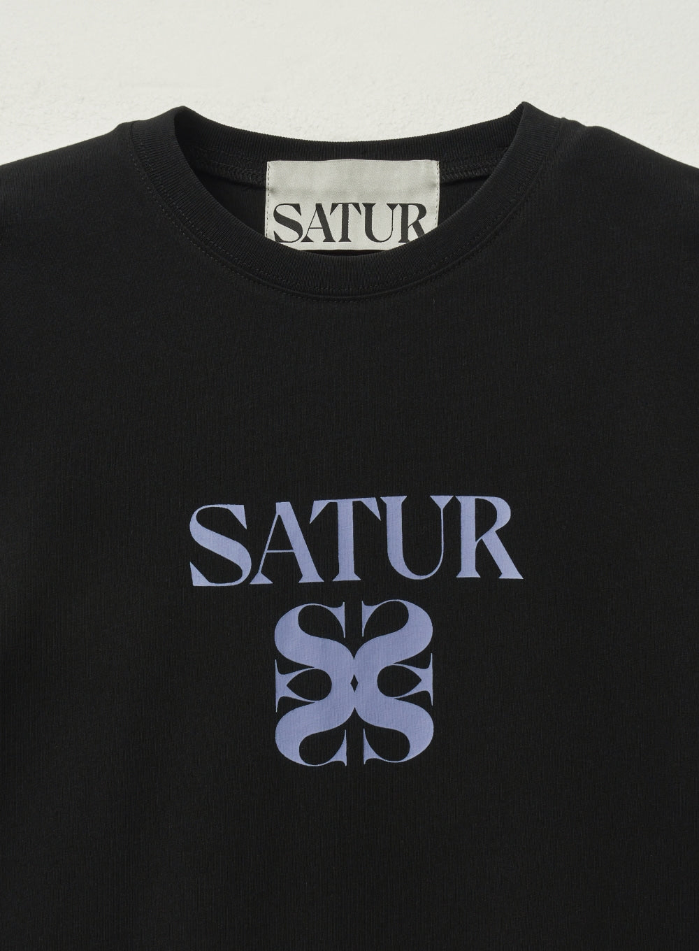 [satur] Classic Logo T-Shirt - Art Black