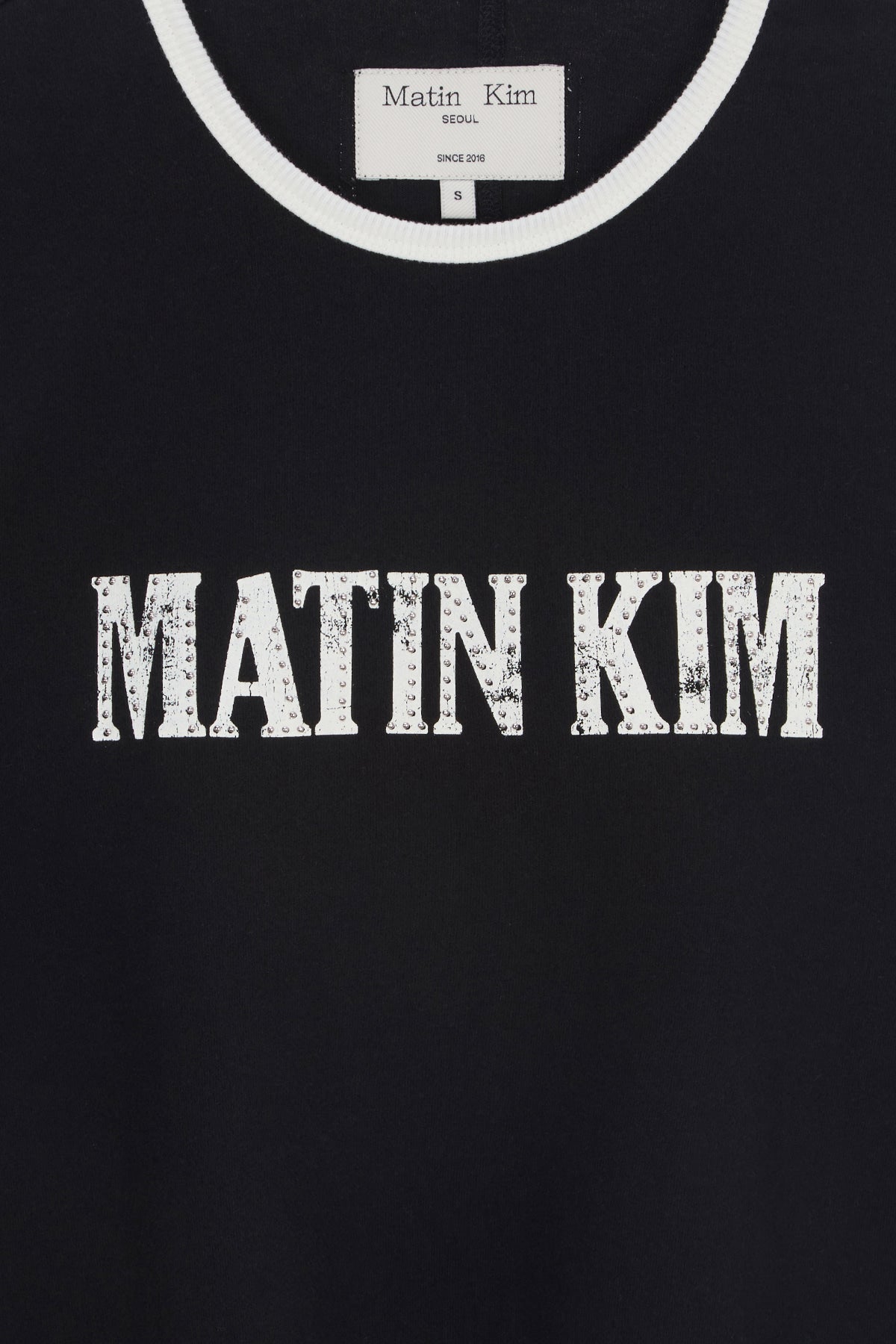 [matinkim] STUD LOGO RINGER TOP IN BLACK