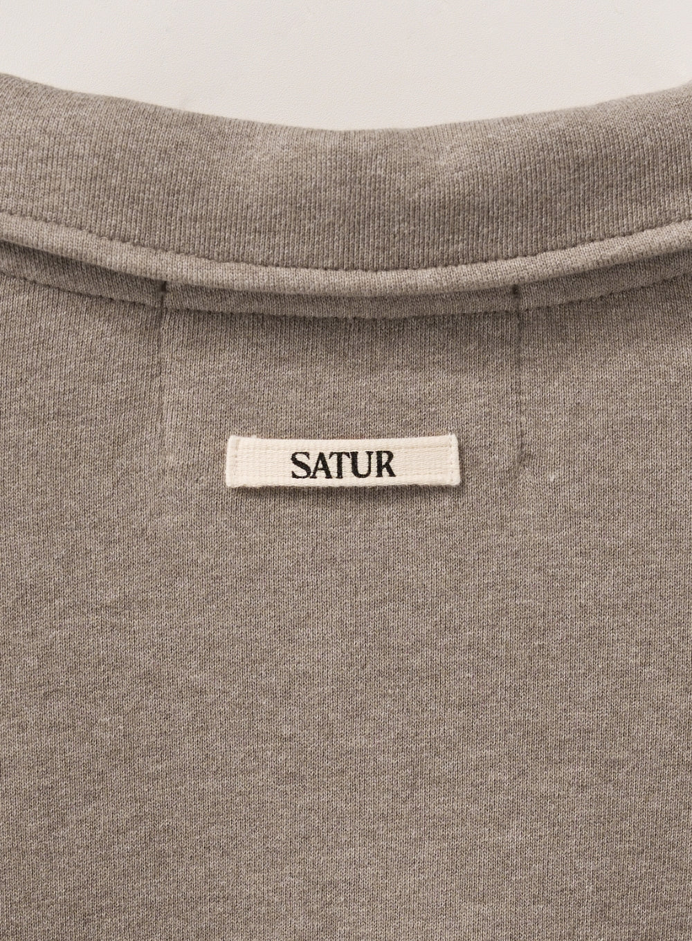 [satur] Rope Logo Loose Fit Collar Sweatshirt - Melange Brown