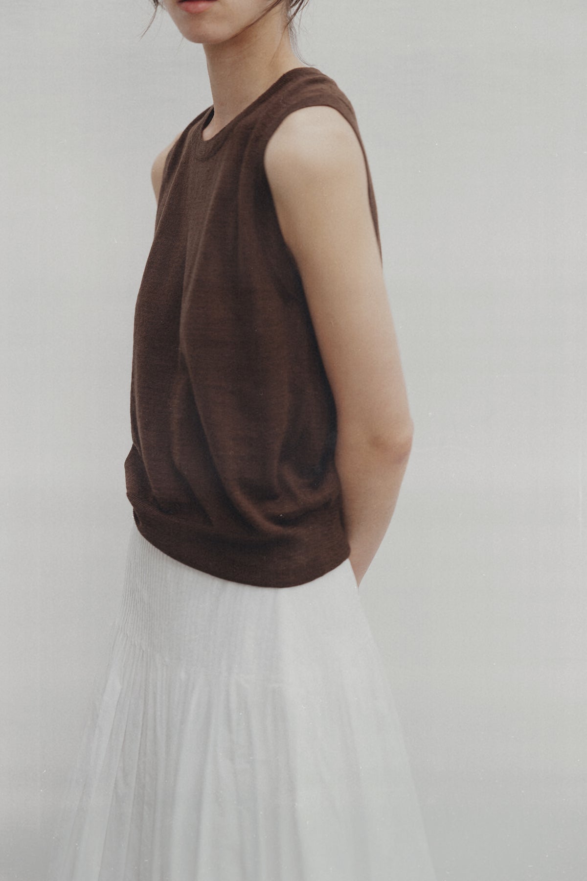 Nothing Written Rola linen sleeveless (Brown)