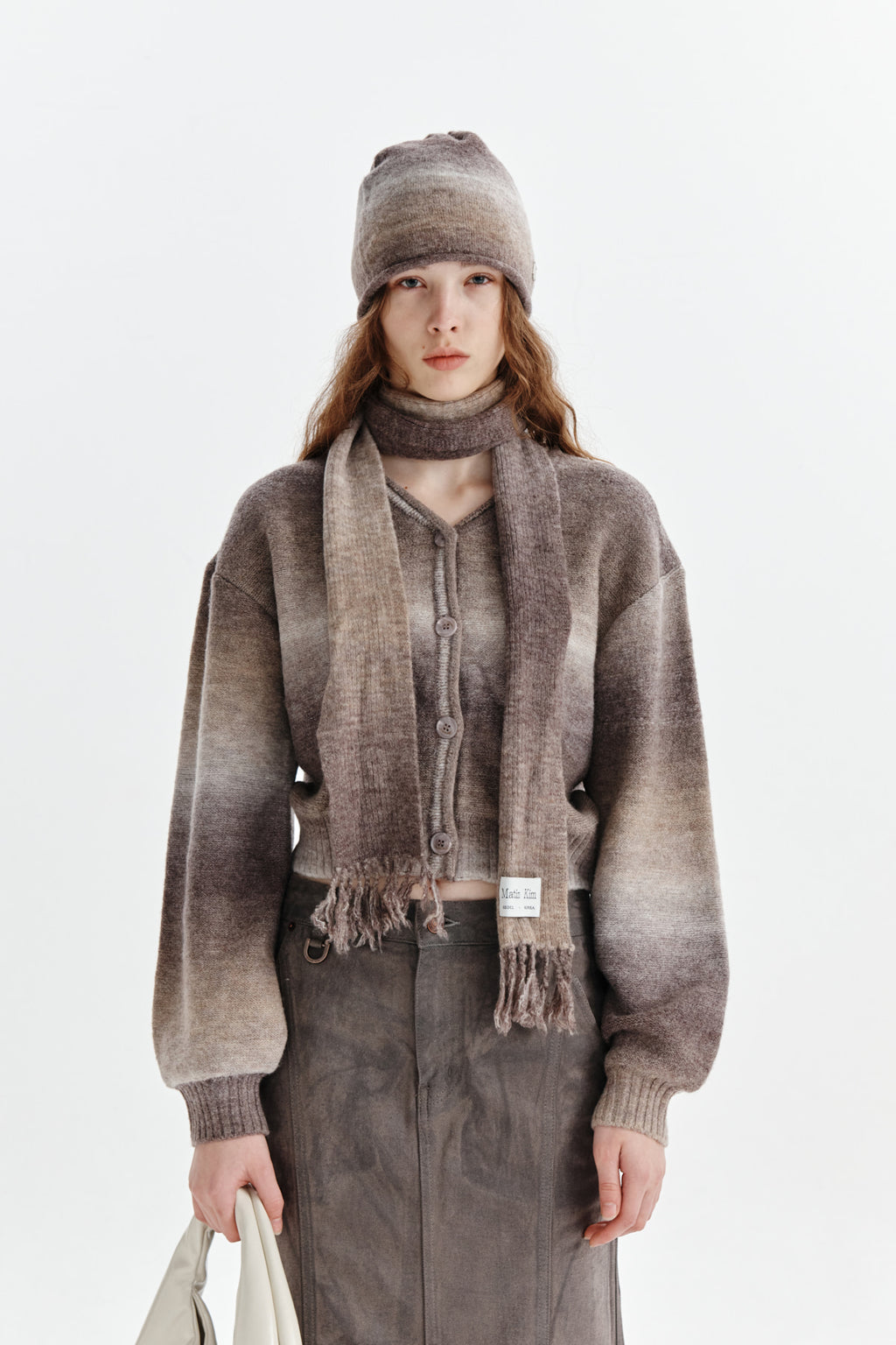 [matinkim] COZY GRADATION CARDIGAN IN BROWN