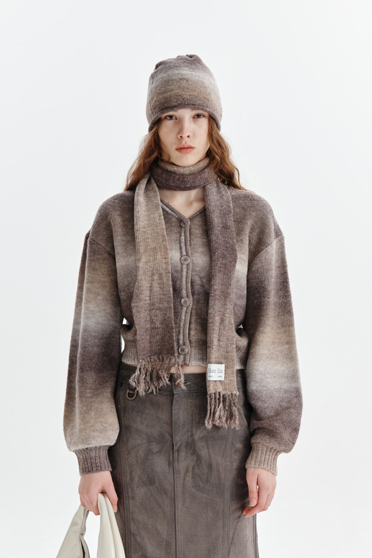 [matinkim] COZY GRADATION CARDIGAN IN BROWN