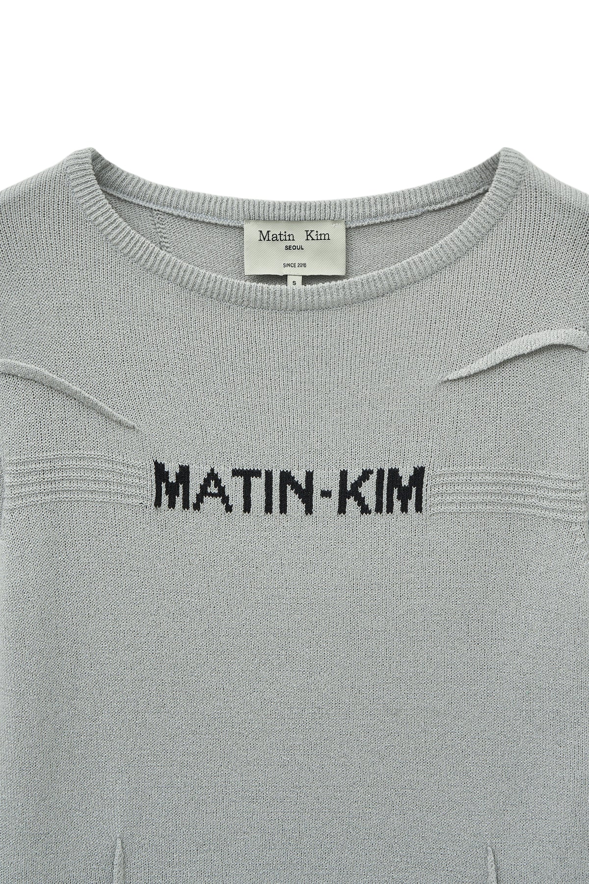 [matinkim] GLITTER SLIM LOGO KNIT TOP IN LIGHT GREY