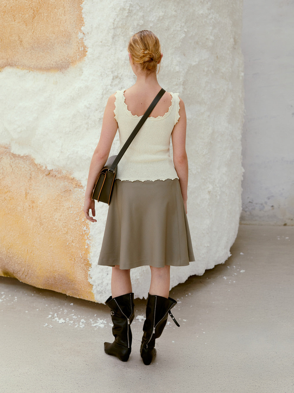 Low Classic Lace Edge Sleeveless Knit Cream