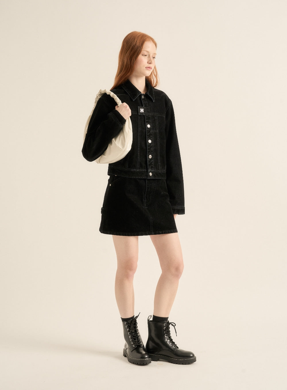 [satur] (W) Symbol Brooch Velvet Denim Trucker Jacket - Black