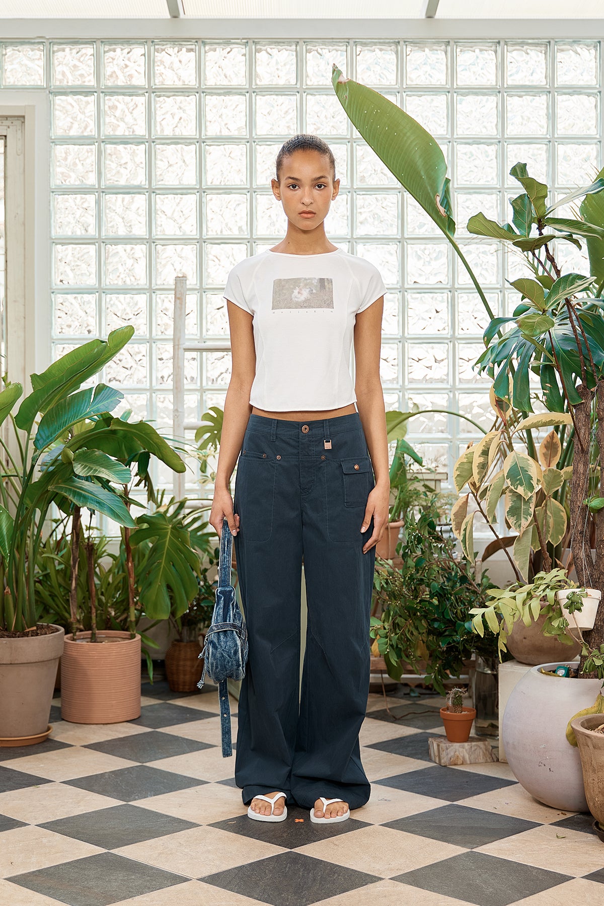 [matinkim] RABBIT PRINTING RAGLAN SLIM TOP IN WHITE