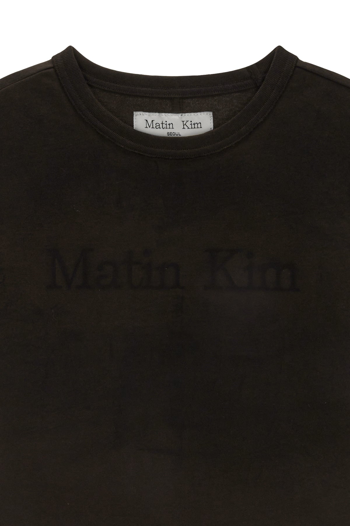[matinkim] STENCIL PRINTING LOGO CROP TOP IN BROWN