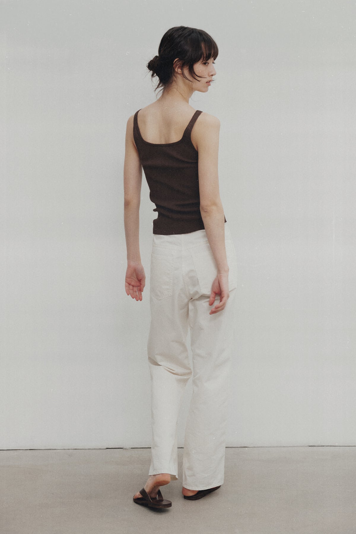 Nothing Written Haze v-neck sleeveless (Brown)
