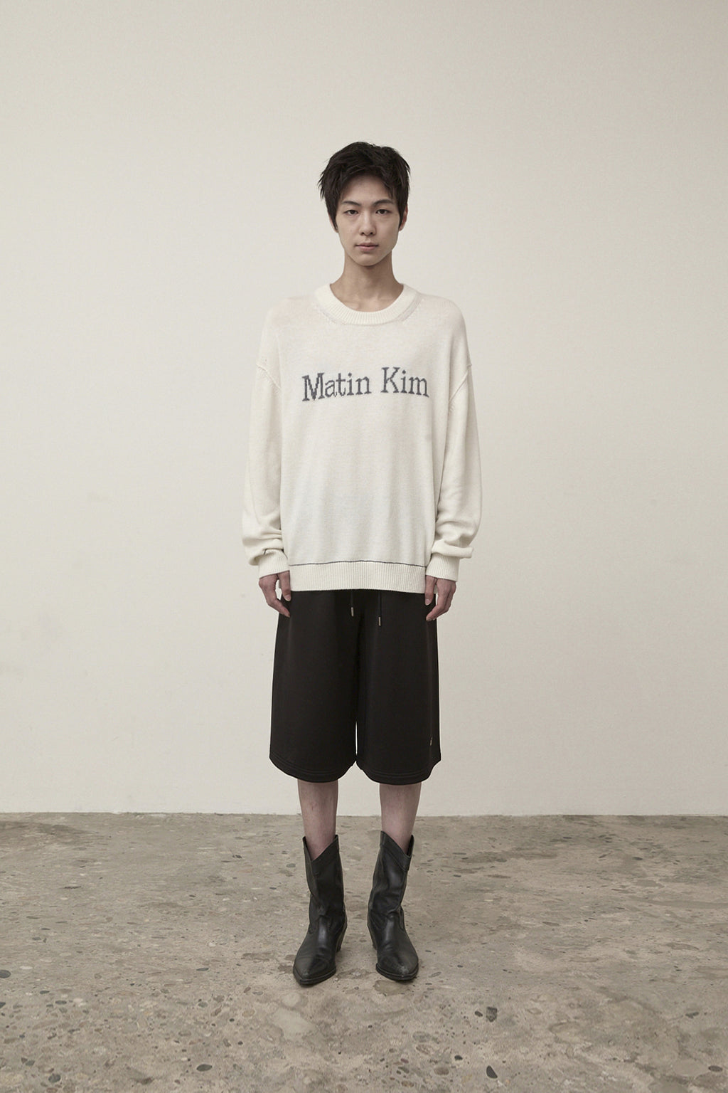 [matinkim] COLOR TRIM LINE LOGO PULLOVER IN IVORY