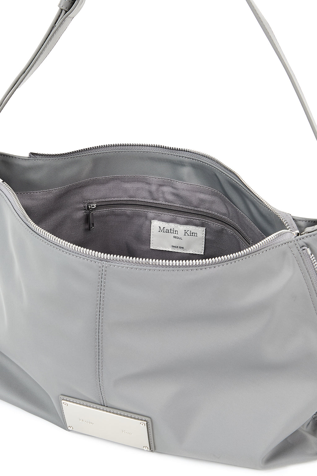 [matinkim] SIDE ZIPPER FABRIC SHOULDER BAG IN GREY