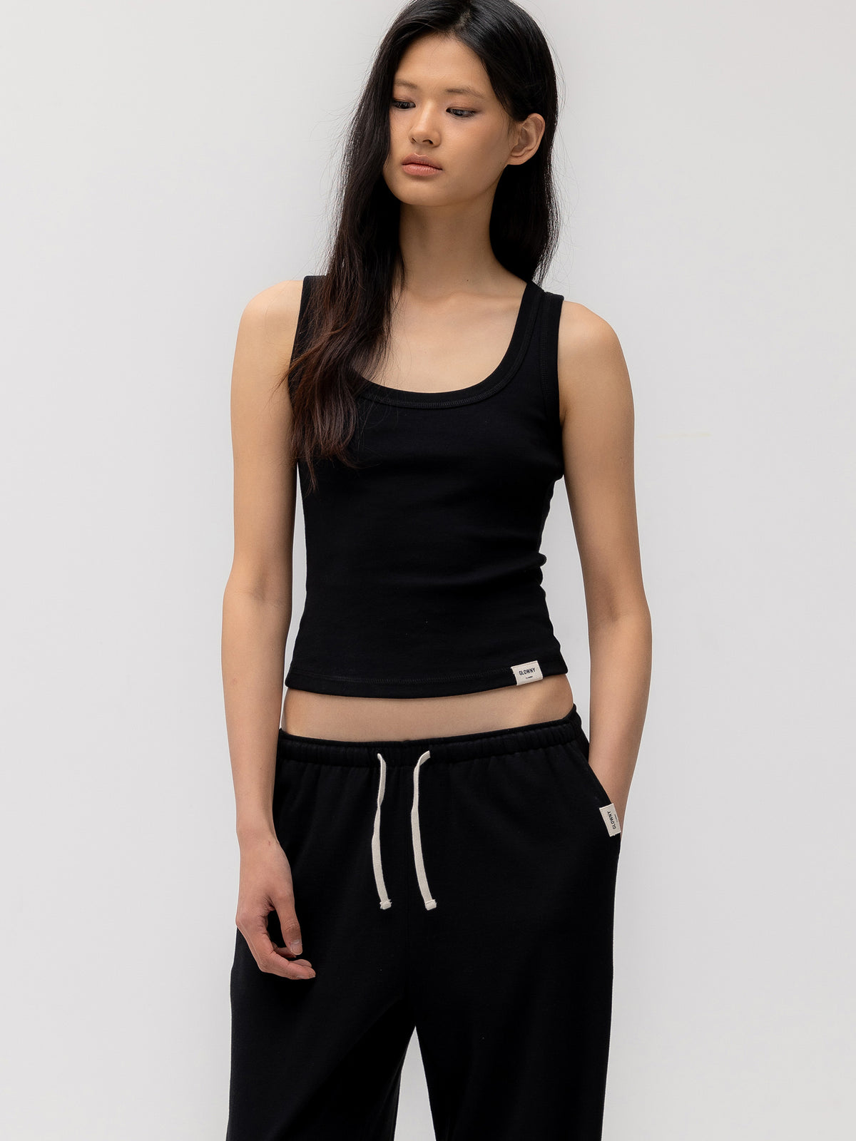GLOWNY G Classic Scoop Neck Sleeveless (Black)