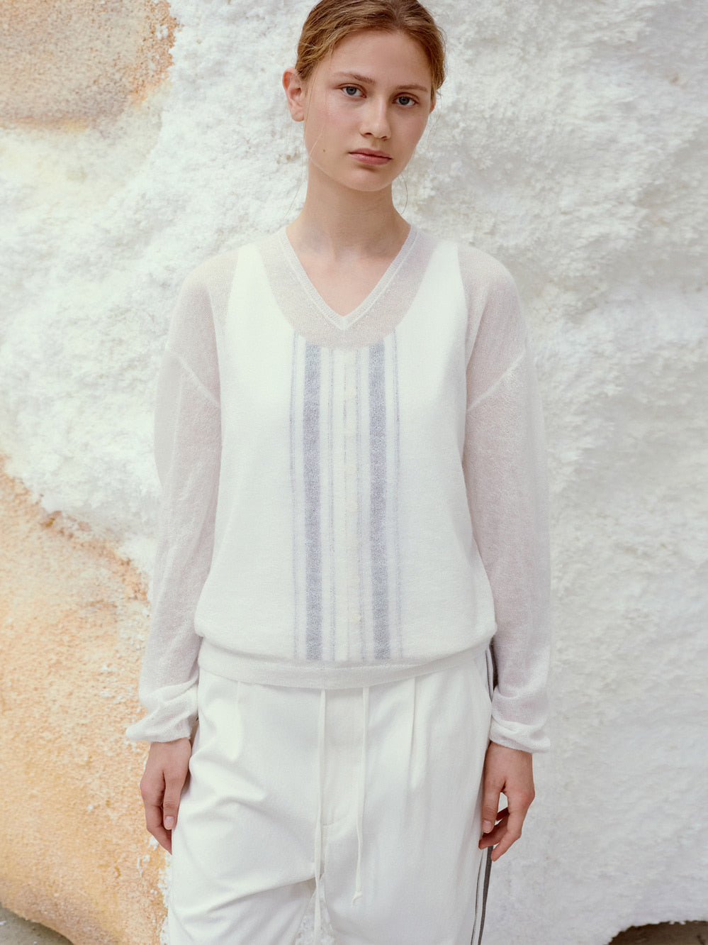 [low_classic] See-Through V-Neck Knit Pullover
White