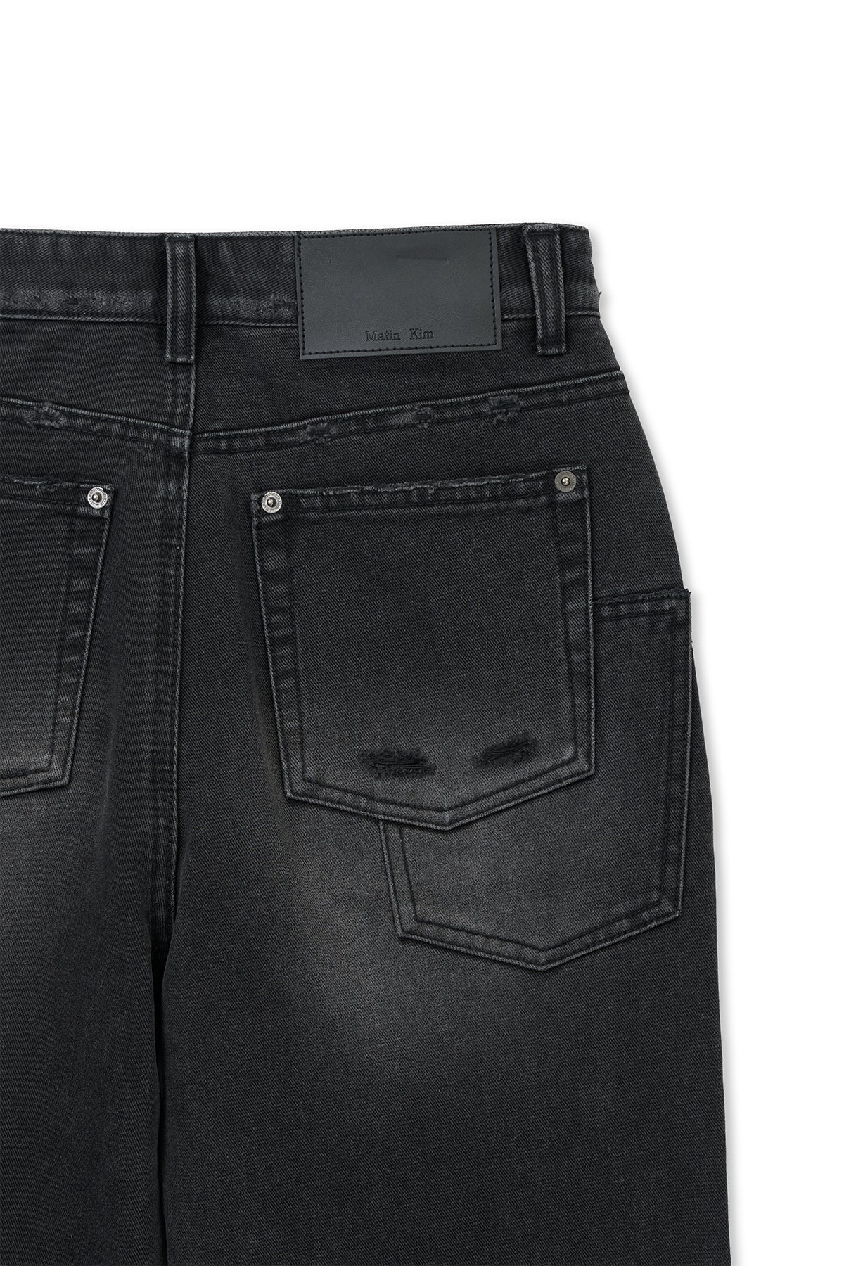 [matinkim] BACK POCKET PATCH DESTROYED DENIM PANTS IN BLACK