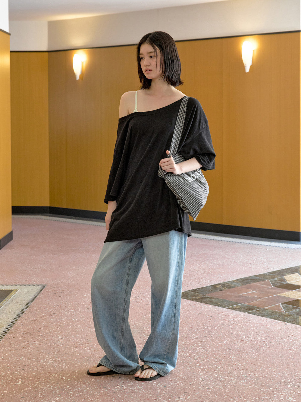 Low Classic Lc Off-Shoulder Tee Black