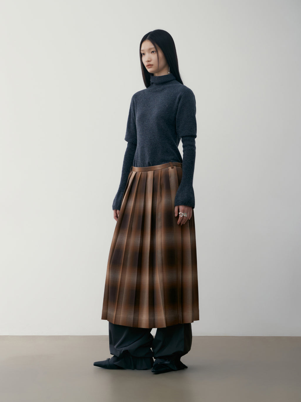 [low_classic] CHECK PLEATED SKIRT
BROWN