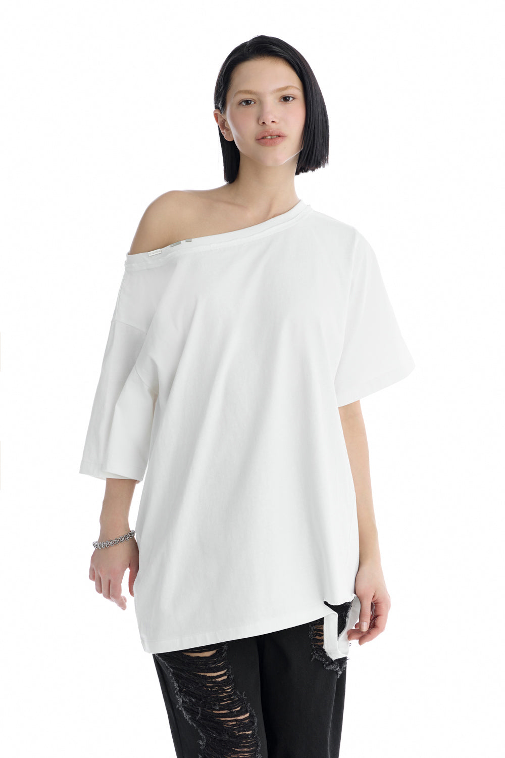 Treemingbird Off-Shoulder Raw Edge T-Shirt White