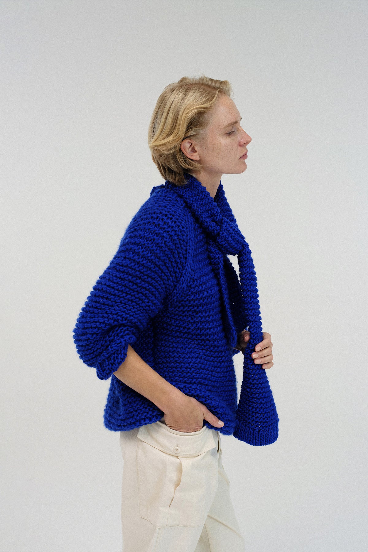 Nothing Written Handmade knitted muffler (Blue)