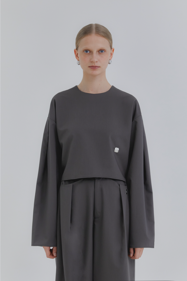 Treemingbird Crop Pintuck Set-up Blouse Charcoal Brown
