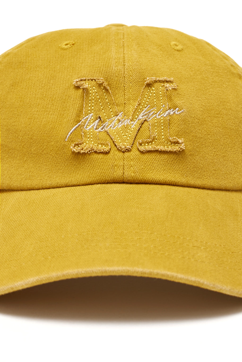 [matinkim] MATIN CURSIVE BALL CAP IN MUSTARD
