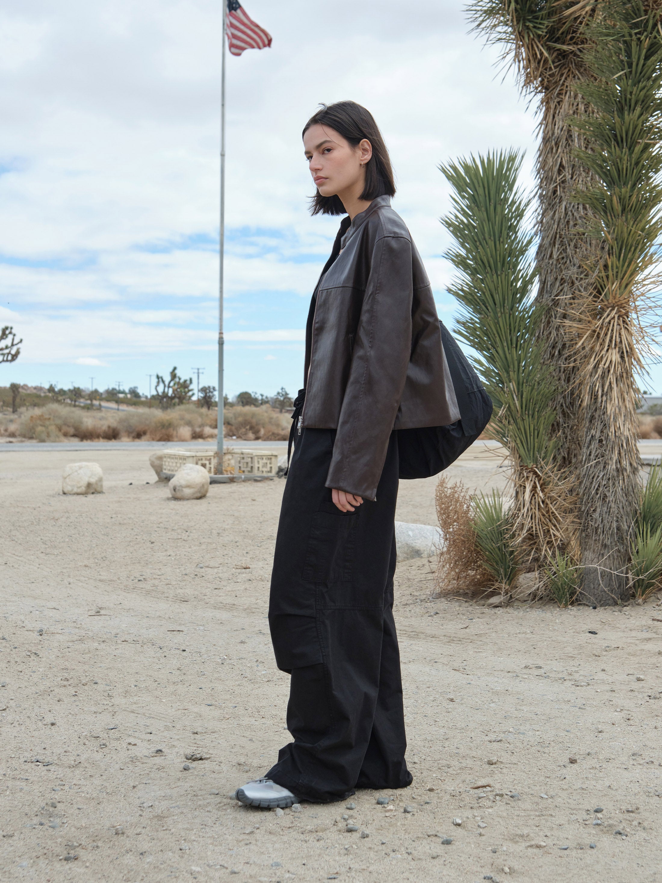 [Low Classic] Washed Cotton Cargo Pants_Black