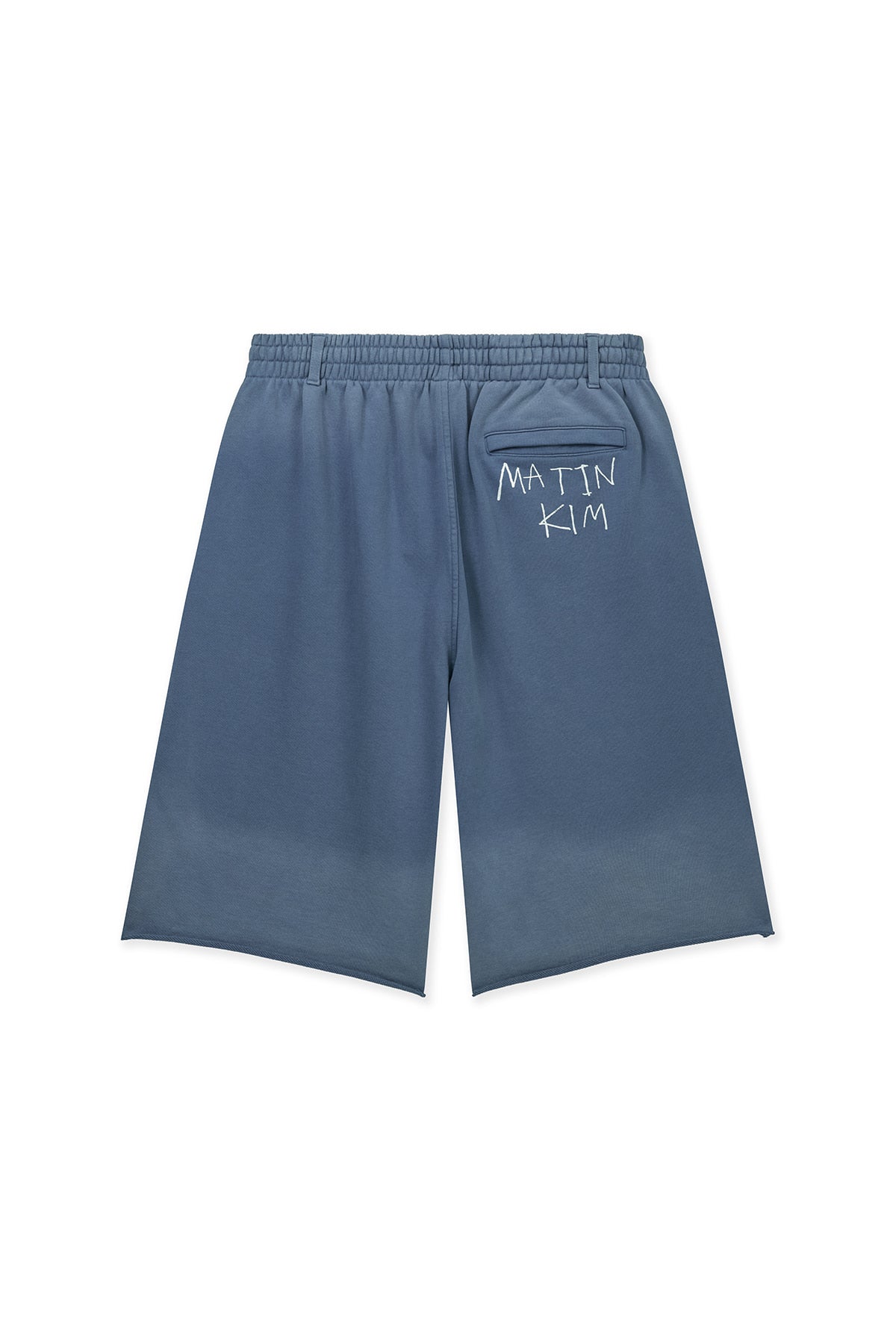 [matinkim] VINTAGE WASHED BACK LOGO BERMUDA SWEATPANTS IN SMOKE BLUE