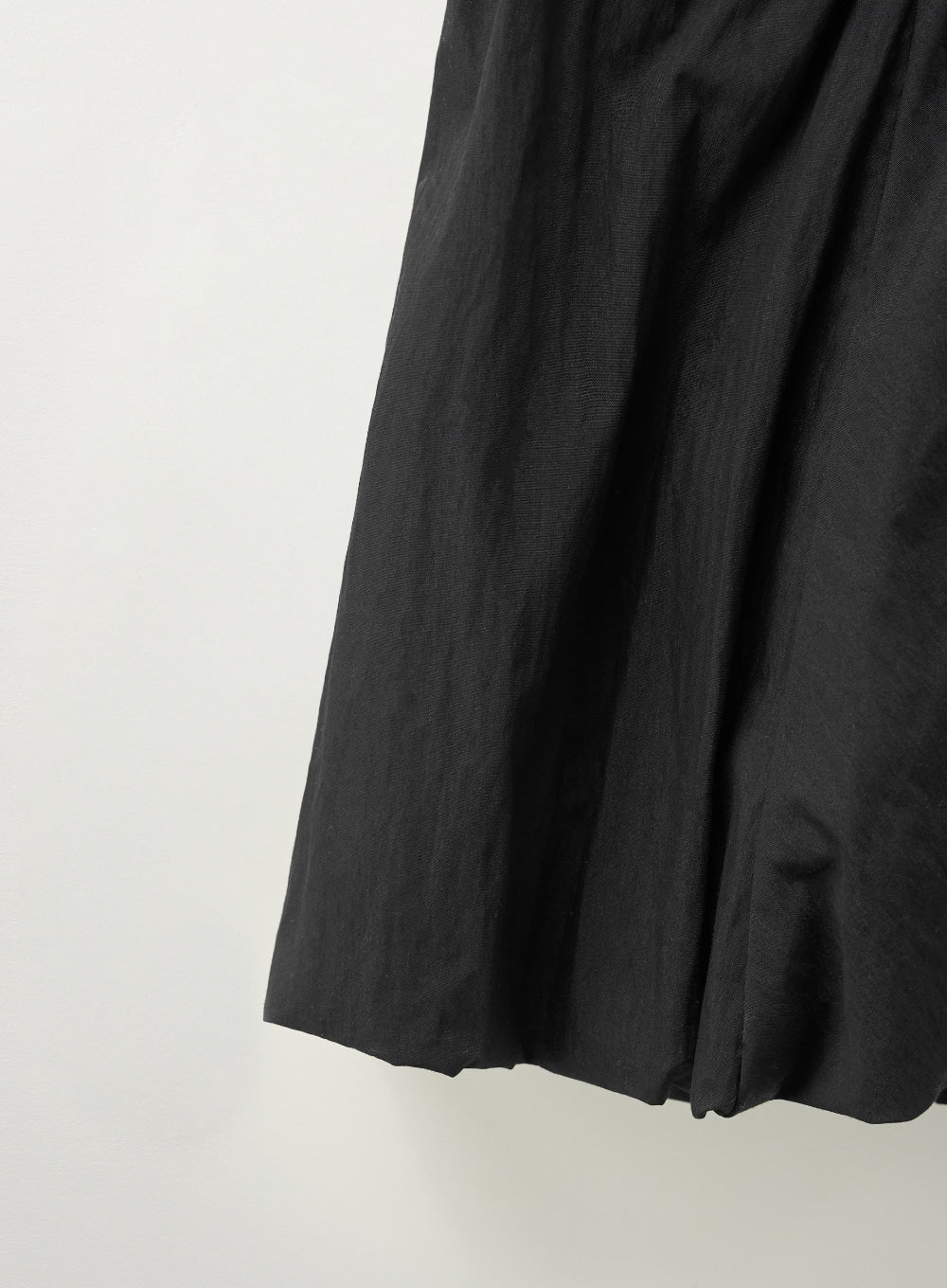 [satur] (W) Balloon Peplum Sleeveless Top - Black