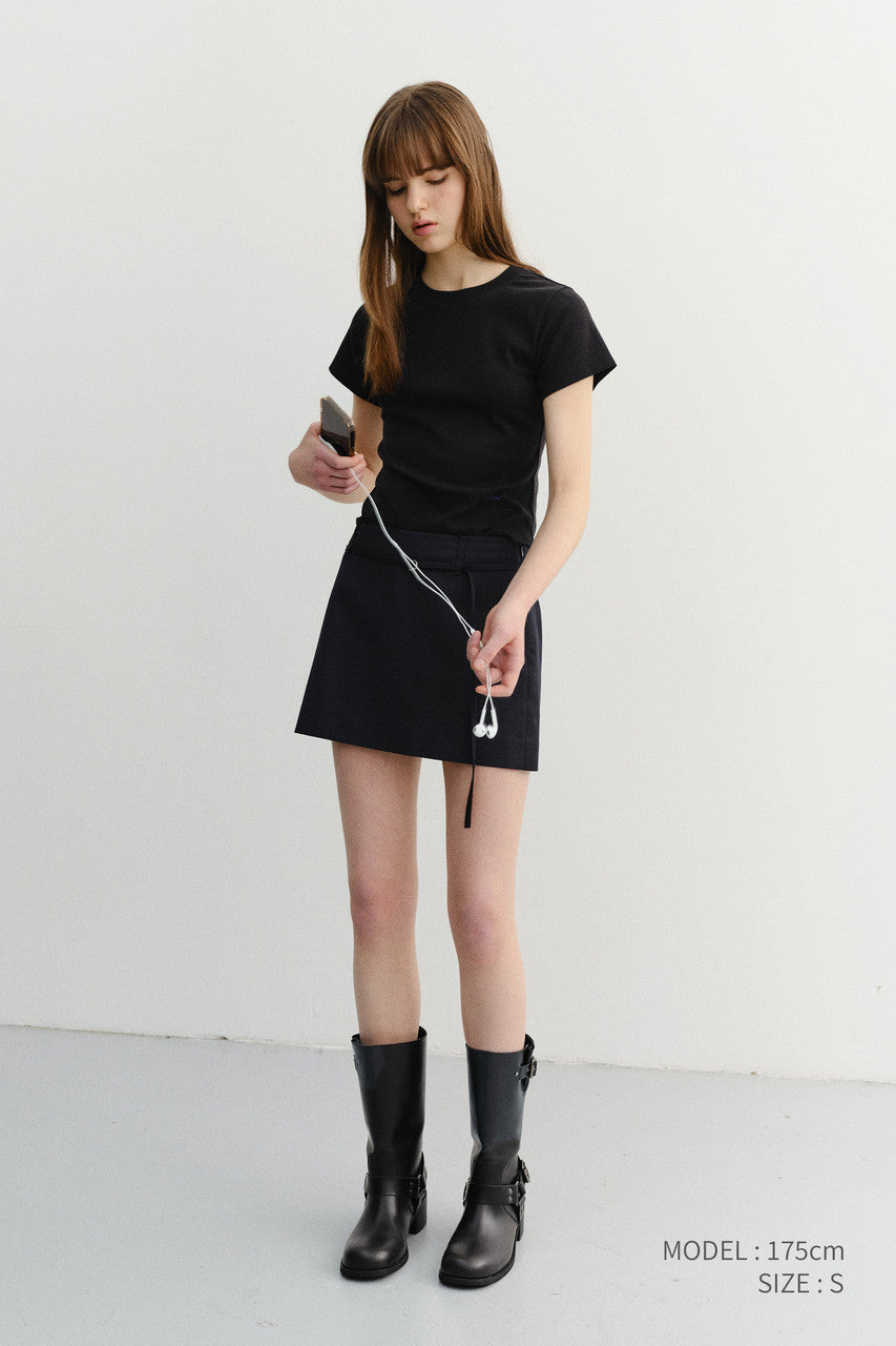Dunst Curved Hem Slim Top Black
