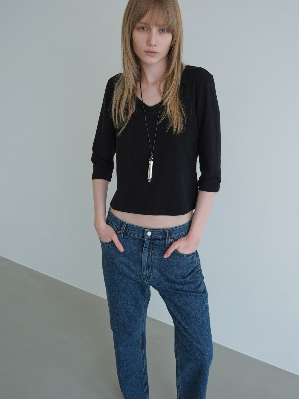 [Low Classic] Deep V-Neck Stretchy T-Shirts_Black