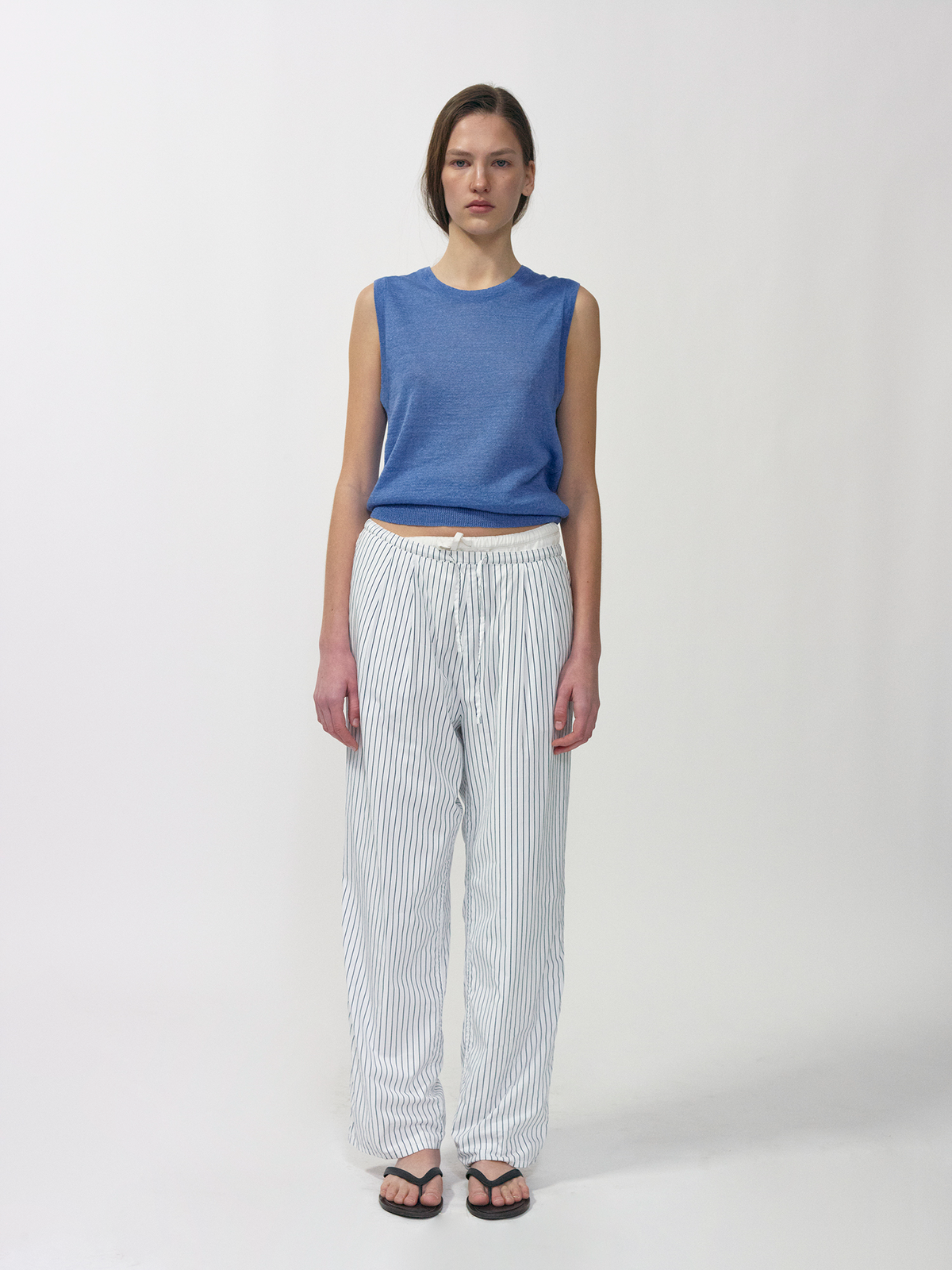 Nothing Written Rola linen sleeveless (Marine blue)