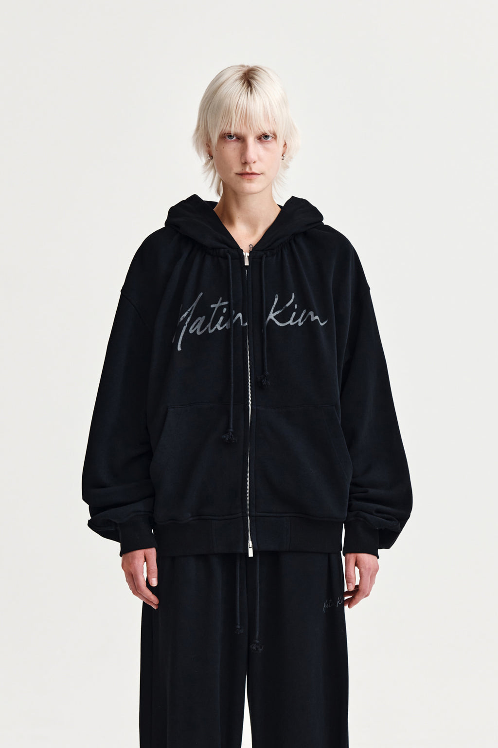 [matinkim] DRAWSTRING POINT ZIP UP HOODY IN BLACK