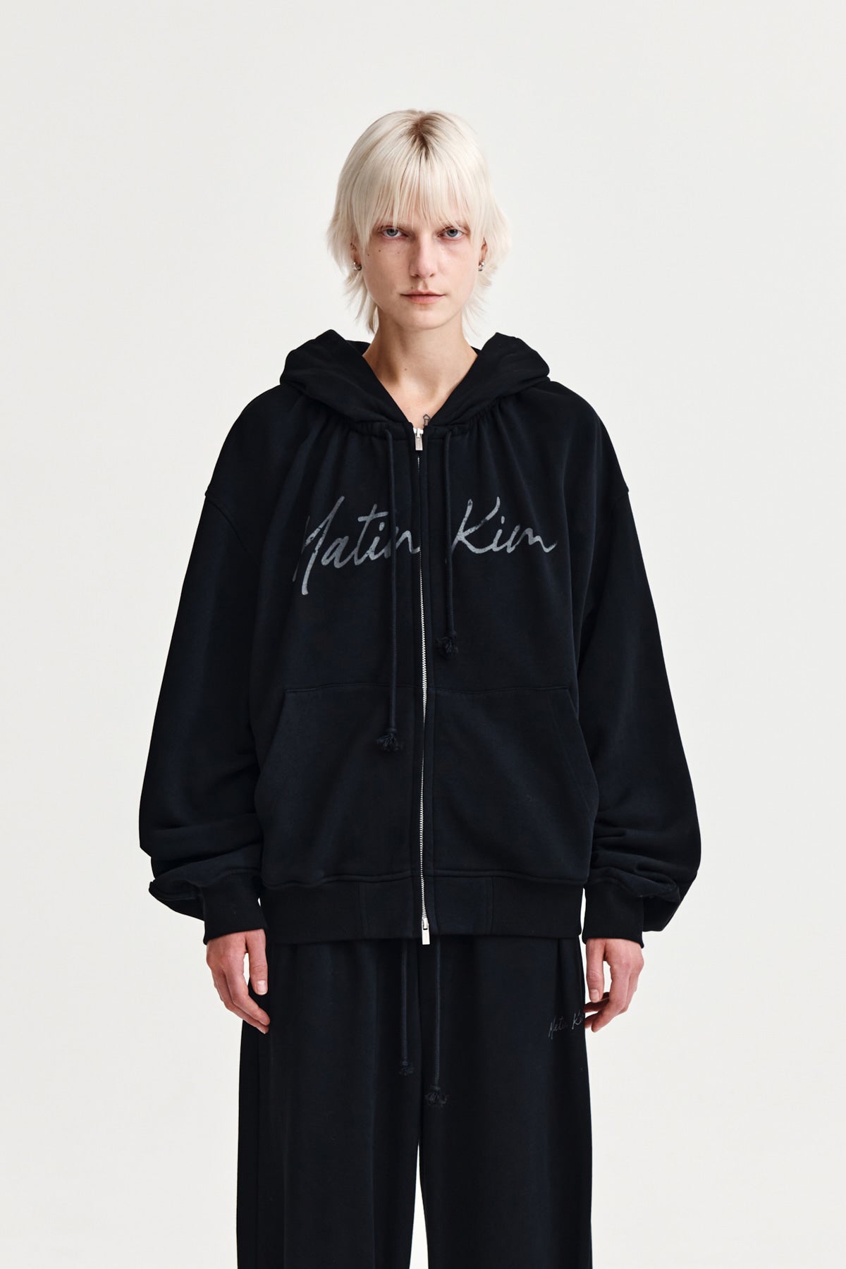[matinkim] DRAWSTRING POINT ZIP UP HOODY IN BLACK