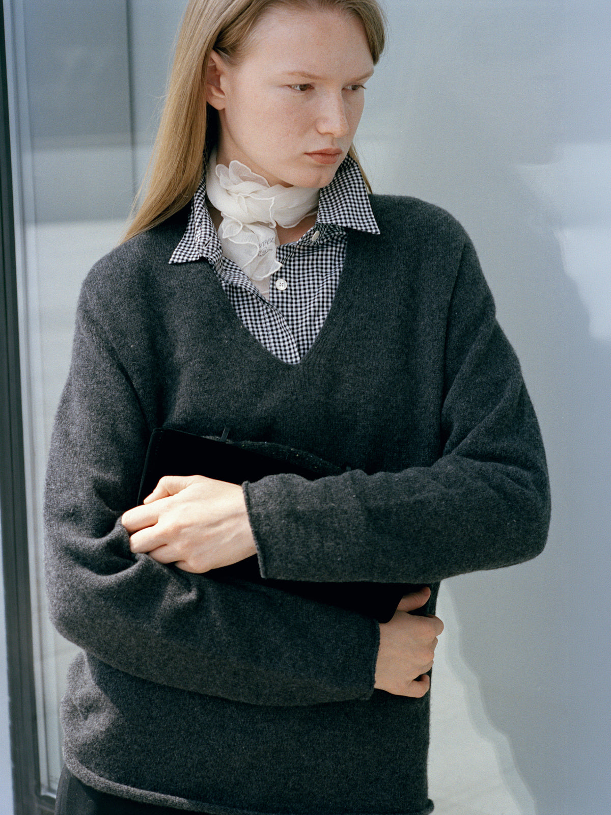 Nothing Written Runa v-neck pullover (Charcoal) (Pre-order, ships from Nov 13)