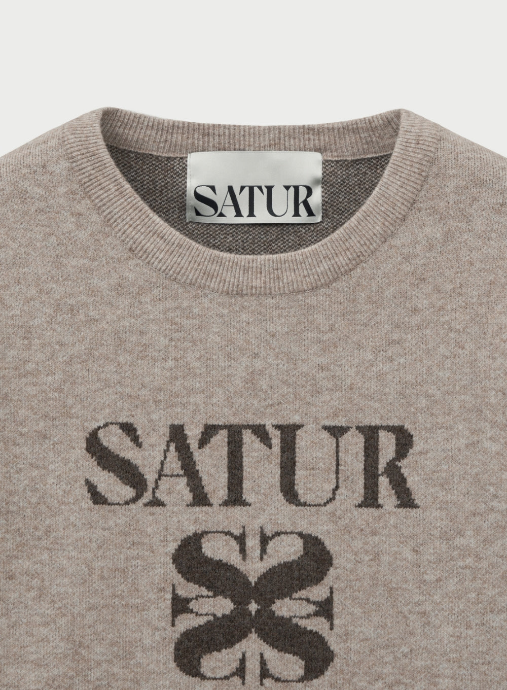 [satur] Basic Logo Jacquard Crew Neck Knit - Beige