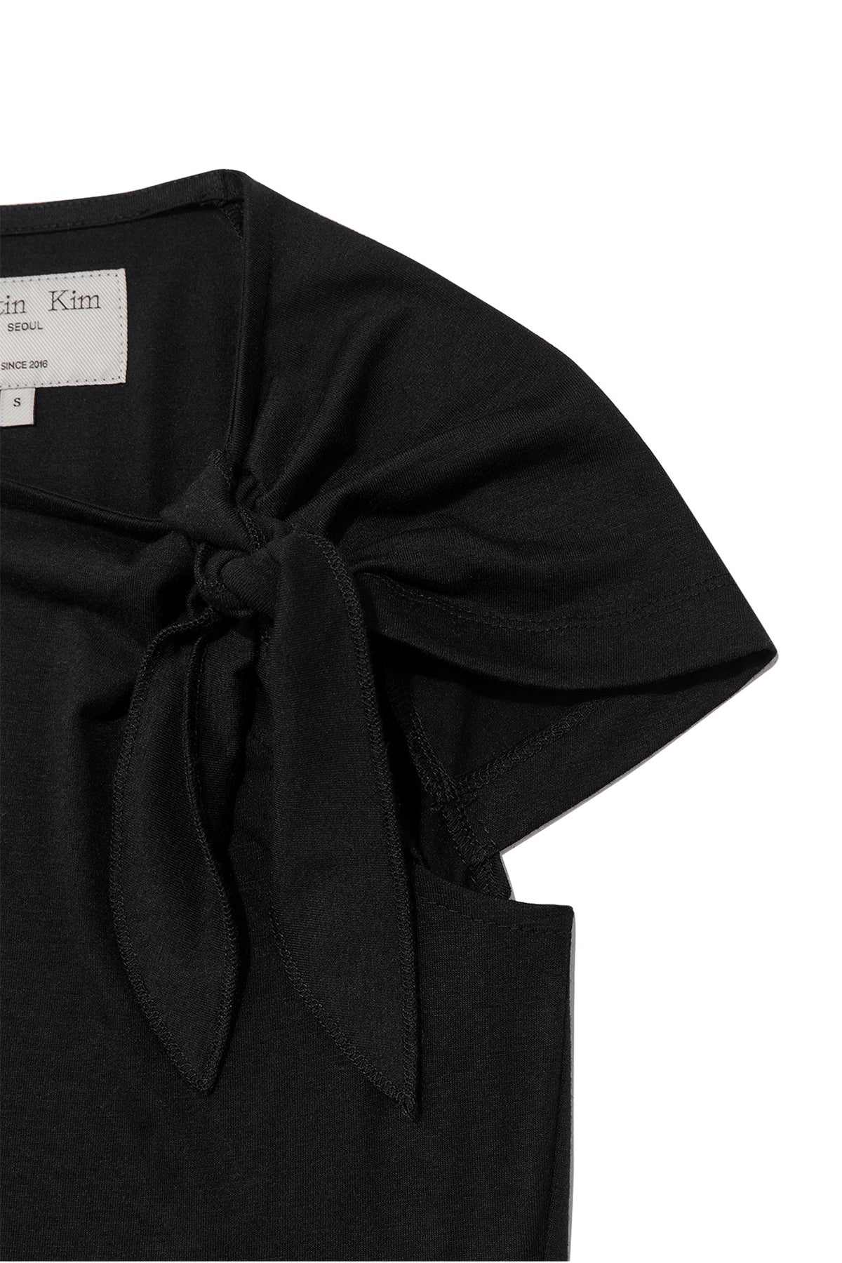 [matinkim] UNBALANCE TIED SHIRRING TOP IN BLACK