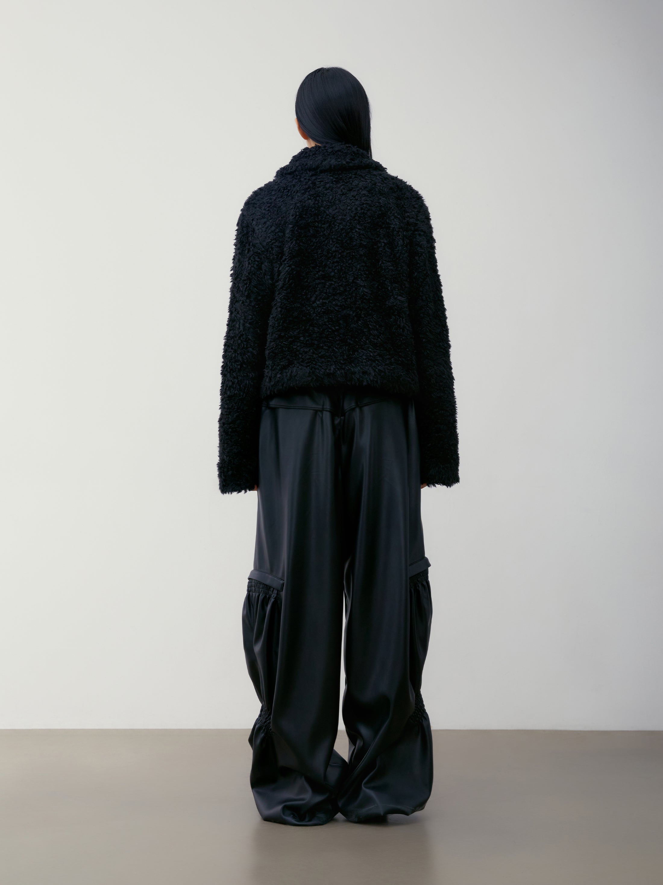 [low_classic] FLUFFY FUR JACKET
BLACK