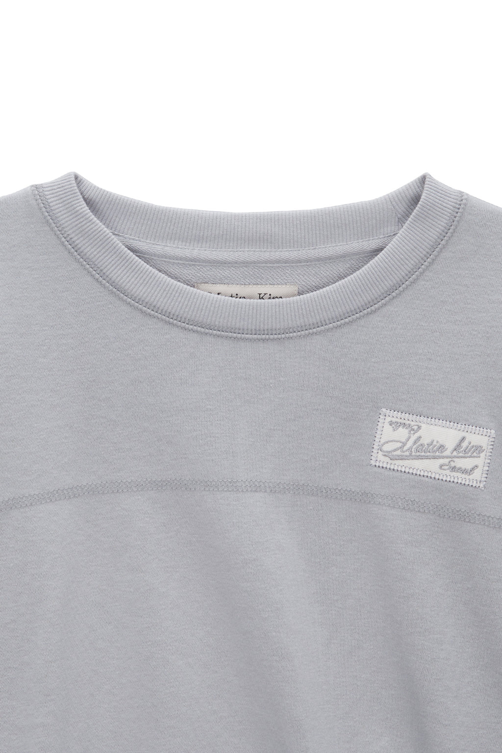 [matinkim] STITCH LABEL CROP SWEATSHIRT IN LIGHT GREY